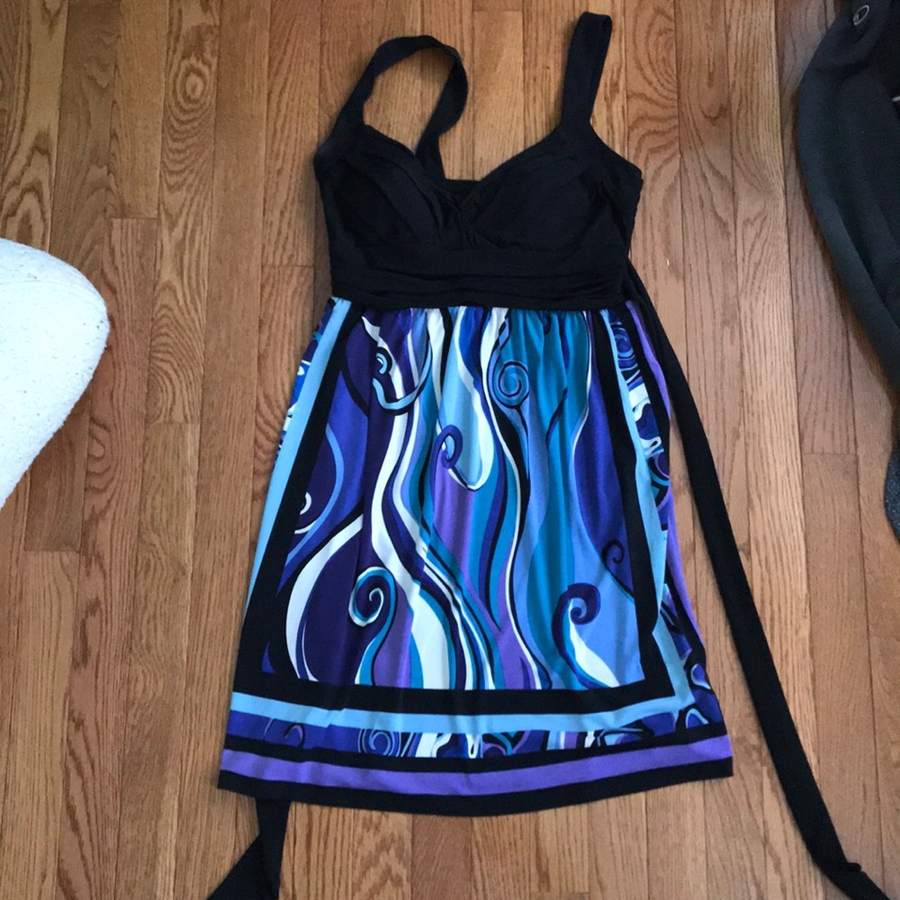 Cute, patterned dress with black top